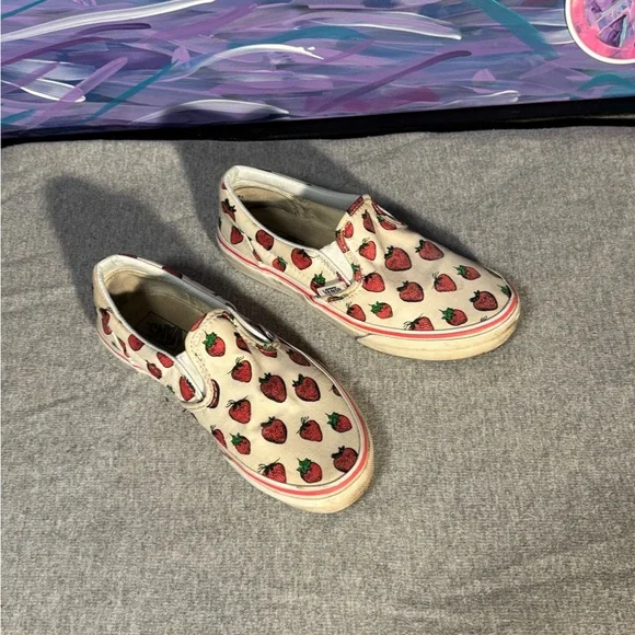 Vans Kids Strawberry Print Slip-On Sneakers - Picture 2 of 9